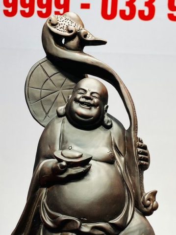Di Lạc Cầm Gậy Như Ý Gỗ Trắc