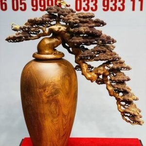 Bình tùng hạc gỗ hương.