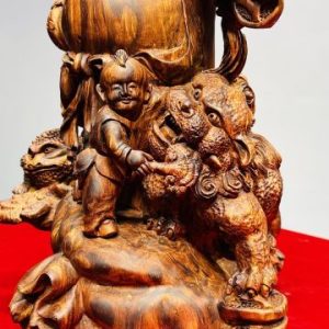 Di Lạc Nhị Tiểu Vác Cành Đào Đứng Bao Tiền Gỗ Sưa