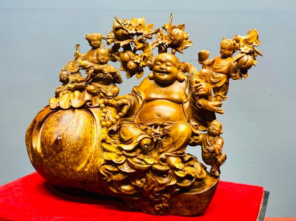 Di Lạc Ngũ Tiểu Vác Cành Đào Ngồi Bao Tiền Gỗ Nu Hương