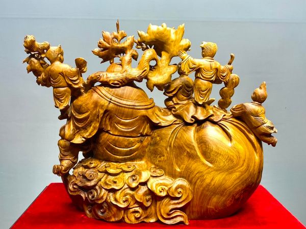 Di Lạc Ngũ Tiểu Vác Cành Đào Ngồi Bao Tiền Gỗ Nu Hương