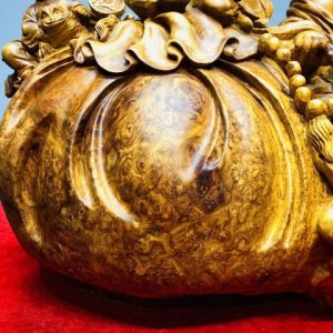 Di Lạc Ngũ Tiểu Vác Cành Đào Ngồi Bao Tiền Gỗ Nu Hương