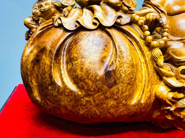 Di Lạc Ngũ Tiểu Vác Cành Đào Ngồi Bao Tiền Gỗ Nu Hương