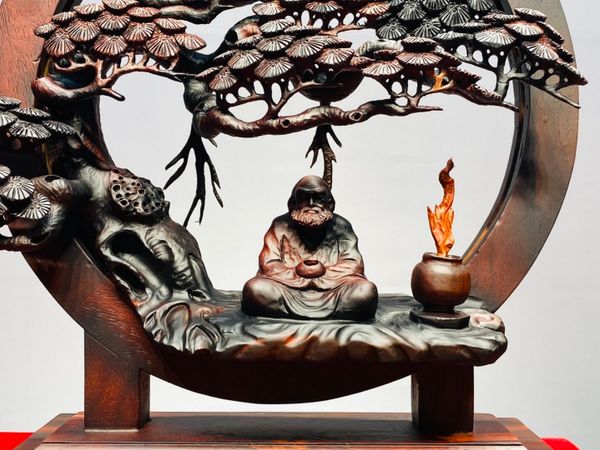 Đạt Ma Ngồi Thiền Gốc Tùng Gỗ Trắc