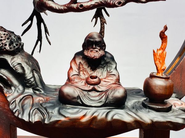 Đạt Ma Ngồi Thiền Gốc Tùng Gỗ Trắc