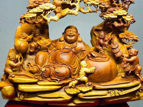 Di Lạc Ngũ Tiểu Ngồi Gốc Tùng Gỗ Hương