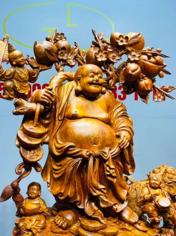 Di Lạc Vác Cành Đào Ngũ Tiểu Nhất Nghê Đứng Bao TIền Gỗ Nu Hương