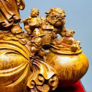 Di Lạc Vác Cành Đào Ngũ Tiểu Nhất Nghê Đứng Bao TIền Gỗ Nu Hương