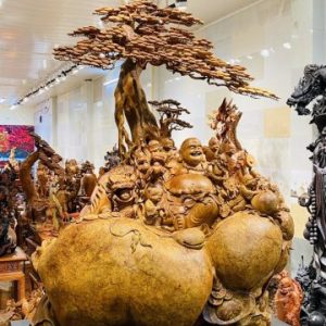 Di Lạc Cửu Tiểu Nghê Thiềm Thừ Ngồi Gốc Tùng Gỗ Nu Hương Di Lạc Cửu Tiểu Nghê Thiềm Thừ Ngồi Gốc Tùng Gỗ Nu Hương