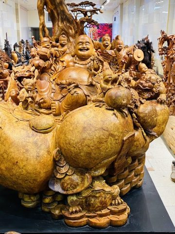 Di Lạc Cửu Tiểu Nghê Thiềm Thừ Ngồi Gốc Tùng Gỗ Nu Hương Di Lạc Cửu Tiểu Nghê Thiềm Thừ Ngồi Gốc Tùng Gỗ Nu Hương