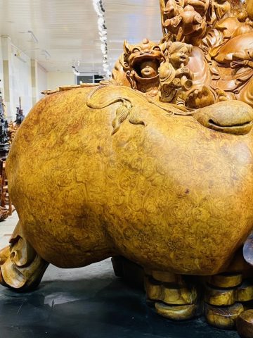 Di Lạc Cửu Tiểu Nghê Thiềm Thừ Ngồi Gốc Tùng Gỗ Nu Hương Di Lạc Cửu Tiểu Nghê Thiềm Thừ Ngồi Gốc Tùng Gỗ Nu Hương