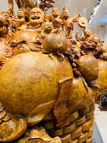 Di Lạc Cửu Tiểu Nghê Thiềm Thừ Ngồi Gốc Tùng Gỗ Nu Hương