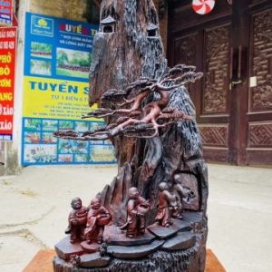 Ngũ Tiểu Lên Chùa Gỗ Trắc