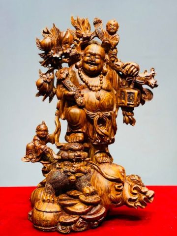 Di Lạc Nhị Tiểu Vác Cành Đào Đứng Bao Tiền Gỗ Sưa