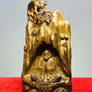 Đạt Ma Sư Tổ Ngồi Thiền Gỗ Bách Xanh