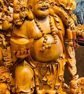 Di Lạc Vác Cành Đào Ngũ Phúc Đứng Bao Tiền Gỗ Nu Hương