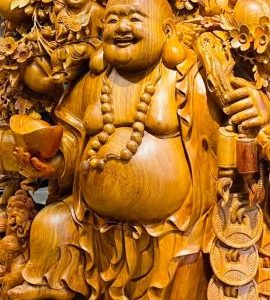 Di Lạc Vác Cành Đào Ngũ Phúc Đứng Bao Tiền Gỗ Nu Hương