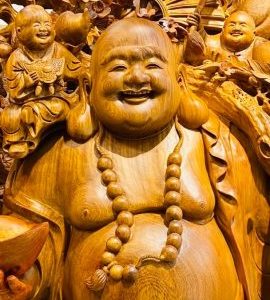 Di Lạc Vác Cành Đào Ngũ Phúc Đứng Bao Tiền Gỗ Nu Hương