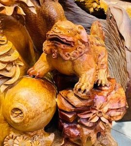 Di Lạc Vác Cành Đào Ngũ Phúc Đứng Bao Tiền Gỗ Nu Hương