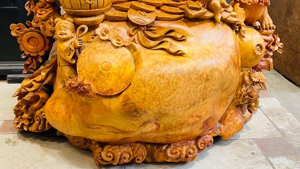 Di Lạc Vác Cành Đào Ngũ Phúc Đứng Bao Tiền Gỗ Nu Hương