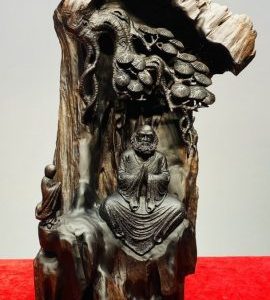 Đạt Ma Ngồi Thiền Dưới Tùng Gỗ Trắc