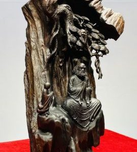 Đạt Ma Ngồi Thiền Dưới Tùng Gỗ Trắc
