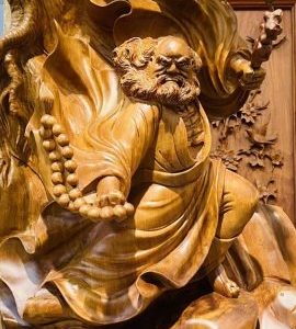Đạt Ma Múa Võ Đứng Tùng Gỗ Hương