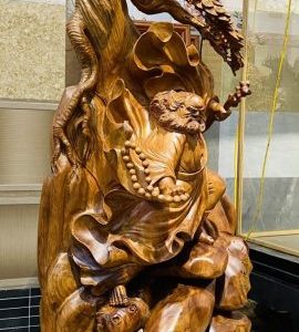 Đạt Ma Múa Võ Đứng Tùng Gỗ Hương