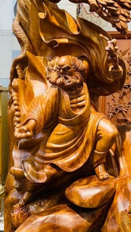 Đạt Ma Múa Võ Đứng Tùng Gỗ Hương