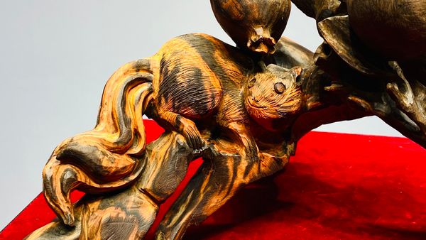 Cành Lựu Sóc Gỗ Trắc