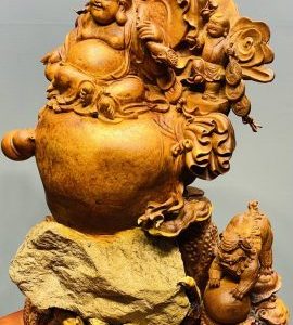 Di Lạc Tam Tiểu Vác Cành Đào Ngồi Bao Tiền Gỗ Nu Hương Ôm Đá