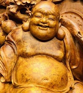 Di Lạc Tam Tiểu Vác Cành Đào Ngồi Bao Tiền Gỗ Nu Hương Ôm Đá
