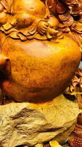Di Lạc Tam Tiểu Vác Cành Đào Ngồi Bao Tiền Gỗ Nu Hương Ôm Đá