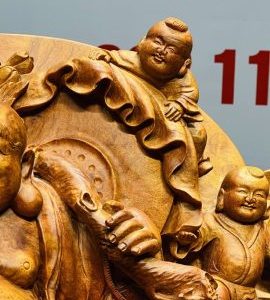 Di Lạc Tam Tiểu Vác Cành Đào Ngồi Bao Tiền Gỗ Nu Hương Ôm Đá