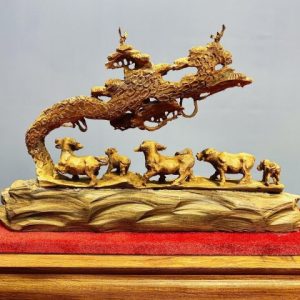 Ngũ Trâu Đứng Tùng Gỗ Hoàng Đàn