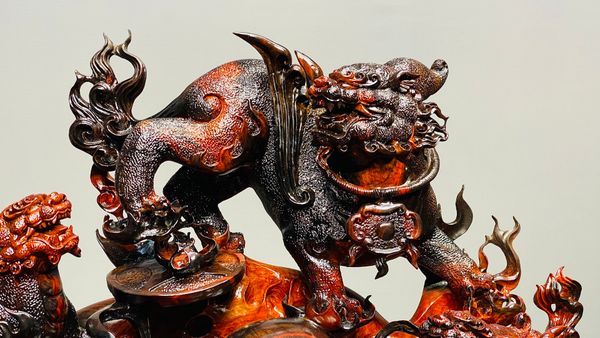 Tam Tỳ Hưu Vờn Cầu Gỗ Trắc