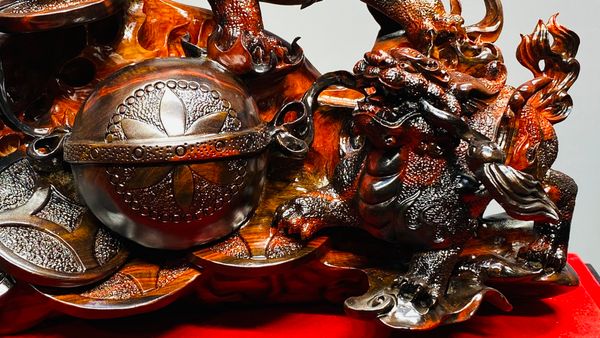 Tam Tỳ Hưu Vờn Cầu Gỗ Trắc