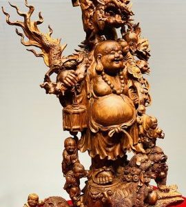 Di Lạc Ngũ Phúc vác đào đứng Long Nghê Gỗ Sưa
