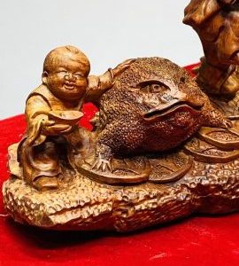 Di Lạc Ngũ Phúc vác đào đứng Long Nghê Gỗ Sưa