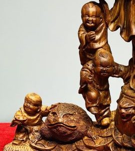 Di Lạc Ngũ Phúc vác đào đứng Long Nghê Gỗ Sưa