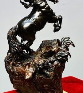 Nhất Mã Phi Thiên Gỗ Trắc