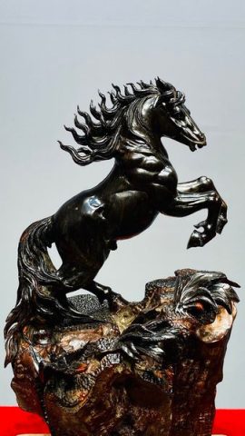 Nhất Mã Phi Thiên Gỗ Trắc