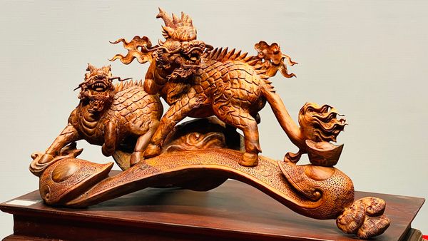Song Kỳ Lân Đứng Cầu Gậy Như Ý Gỗ Sưa