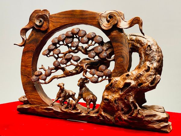 Tam Dương Đứng Tùng Gỗ Cẩm