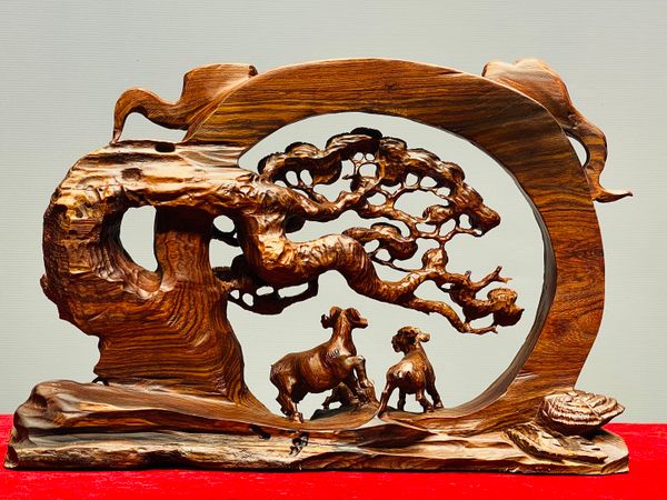 Tam Dương Đứng Tùng Gỗ Cẩm