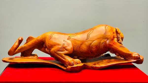 Mãnh Hổ Gỗ Hương