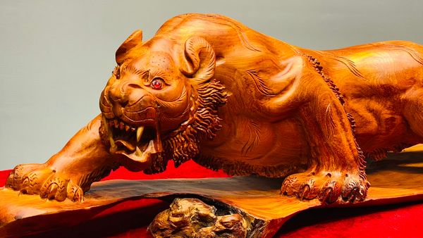 Mãnh Hổ Gỗ Hương