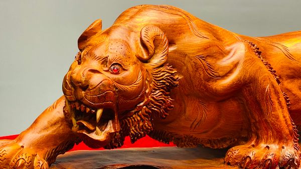 Mãnh Hổ Gỗ Hương