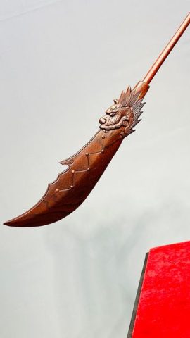 Quan Công Xách Đao Gỗ Tử Đàn