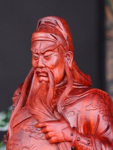 Quan Công Xách Đao Gỗ Tử Đàn
